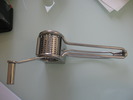 Cheese grating mill