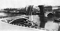 Vista de conjunto del puente en posición abierta