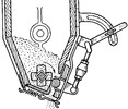 Fertilizer spreader with spread shaft and sleek roller