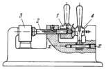 SCREW-ACTUATED CLAMP WITH A SWINGING SUPPORT