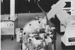 Welding robot welding arm with a cross weld spatter-free system (Cloos)