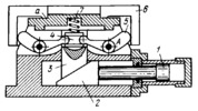 WEDGE-LEVER MECHANISM OF A HYDRAULIC THREE-JAW INTERNAL CLAMPING DEVICE