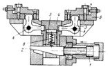 WEDGE-LEVER MECHANISM OF A HYDRAULIC THREE-JAW SELF-CENTERING CHUCK