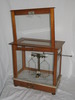 Laboratory weighing scale